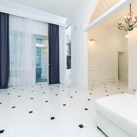 Luxury Beatiful Apartment On Pyshkinska Street 키예프 외부 사진
