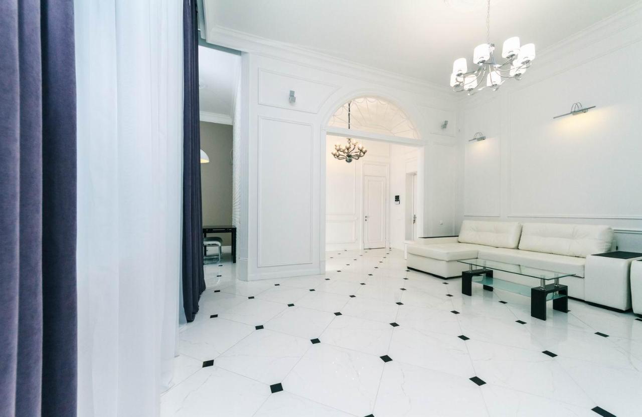 Luxury Beatiful Apartment On Pyshkinska Street 키예프 외부 사진