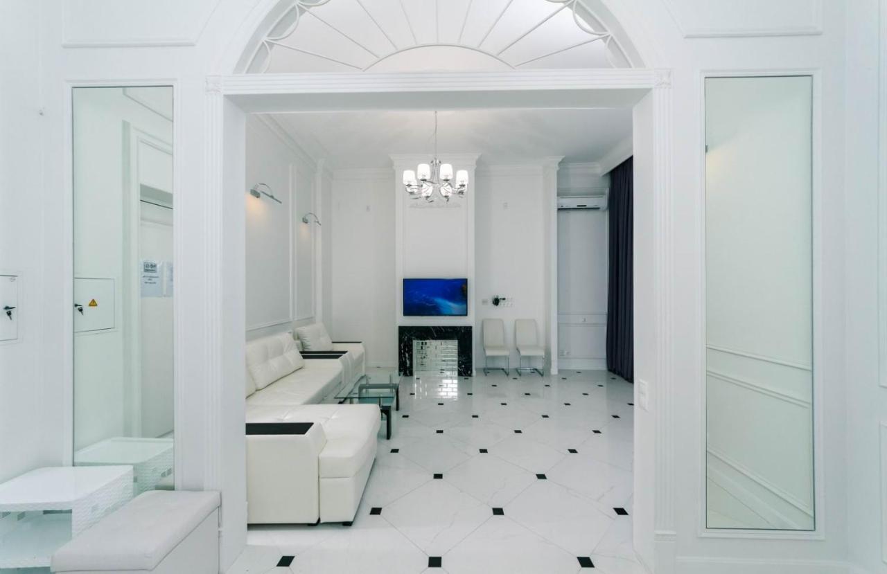 Luxury Beatiful Apartment On Pyshkinska Street 키예프 외부 사진