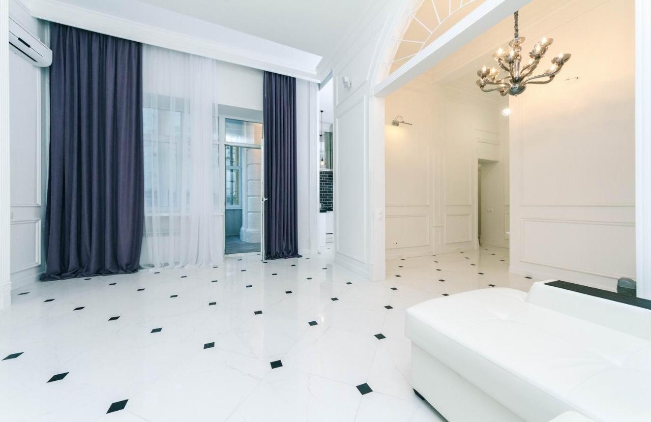 Luxury Beatiful Apartment On Pyshkinska Street 키예프 외부 사진