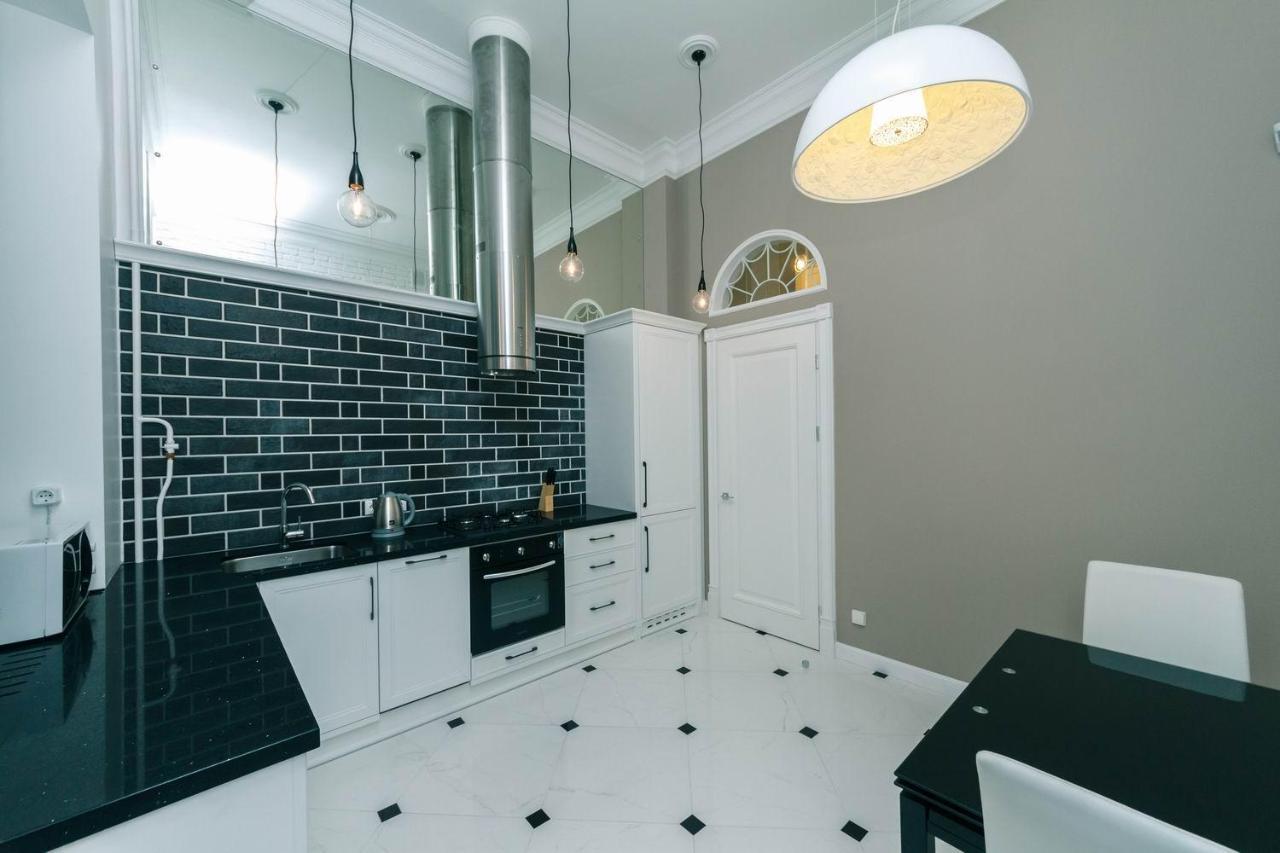 Luxury Beatiful Apartment On Pyshkinska Street 키예프 외부 사진