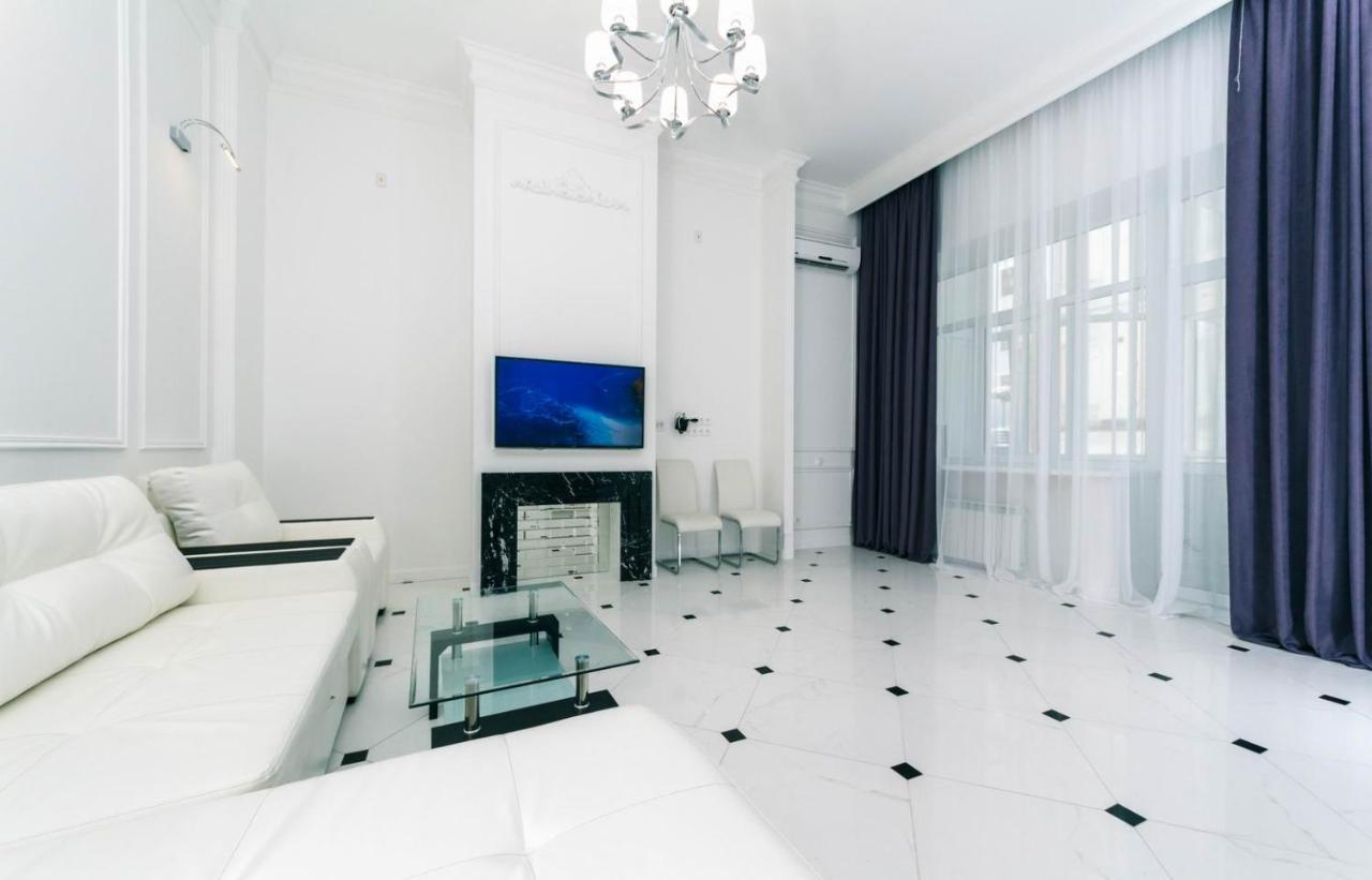 Luxury Beatiful Apartment On Pyshkinska Street 키예프 외부 사진