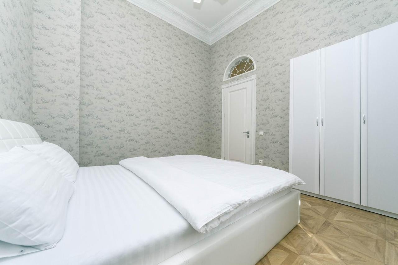 Luxury Beatiful Apartment On Pyshkinska Street 키예프 외부 사진