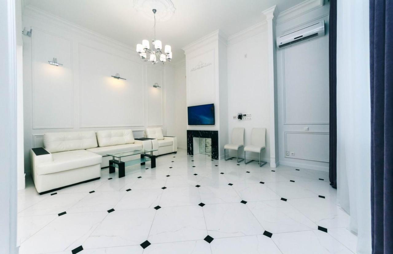 Luxury Beatiful Apartment On Pyshkinska Street 키예프 외부 사진