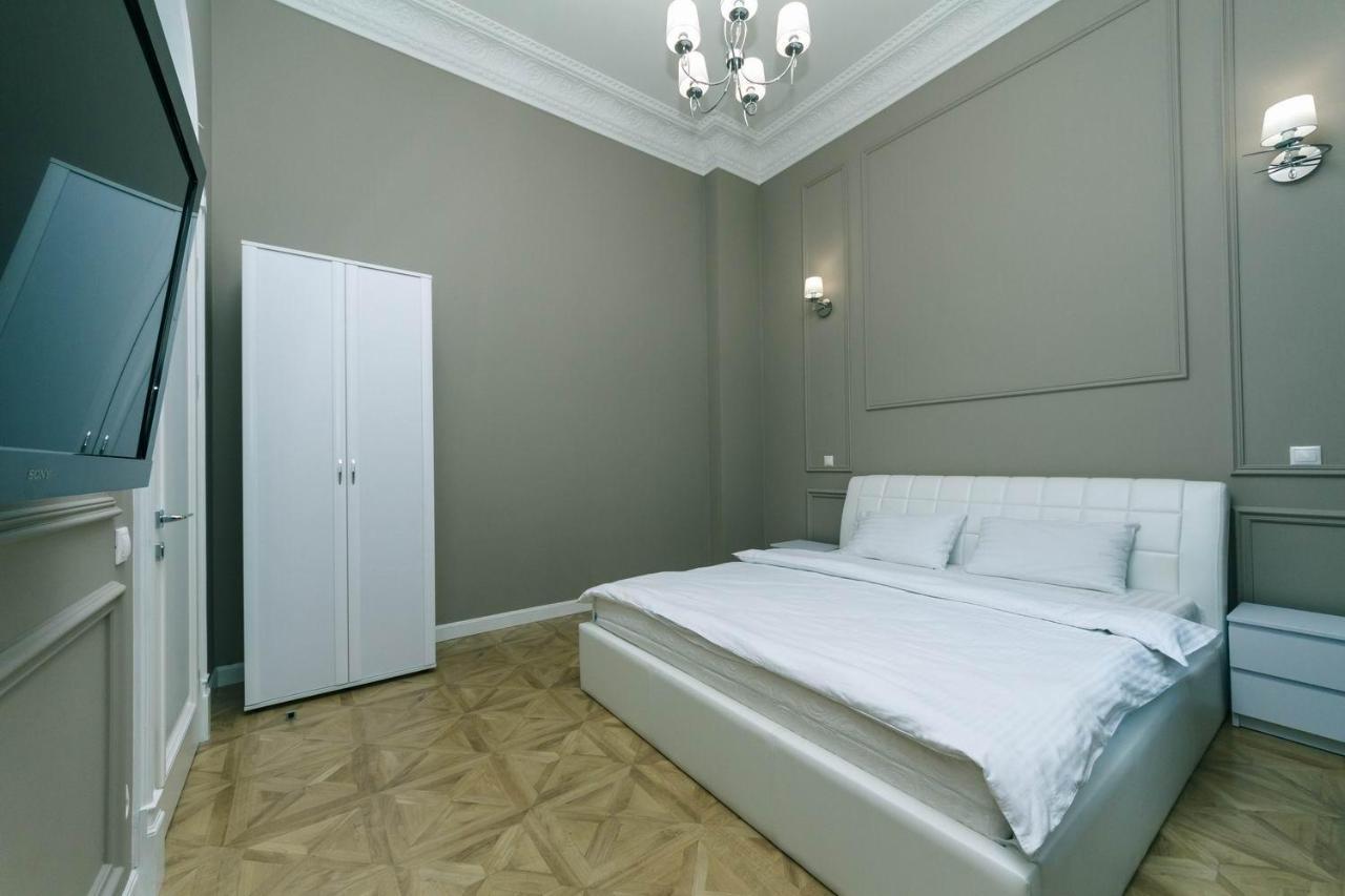 Luxury Beatiful Apartment On Pyshkinska Street 키예프 외부 사진