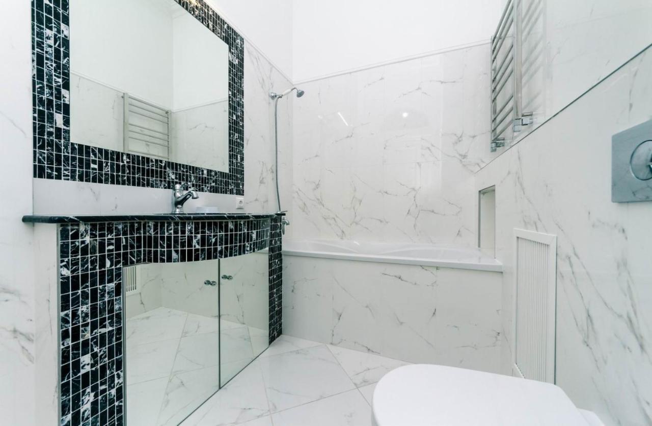 Luxury Beatiful Apartment On Pyshkinska Street 키예프 외부 사진