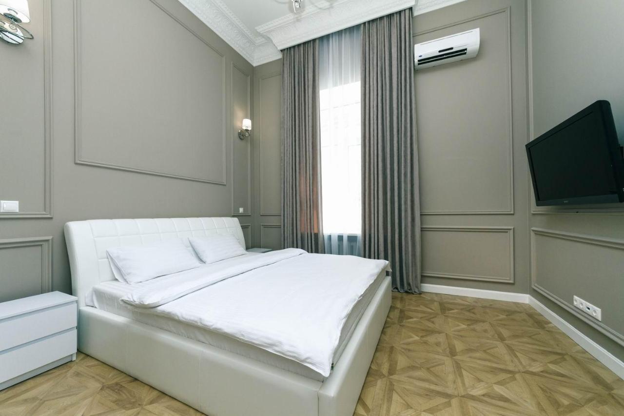 Luxury Beatiful Apartment On Pyshkinska Street 키예프 외부 사진